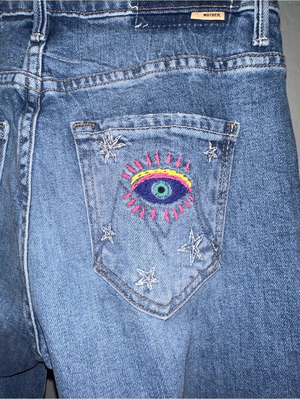 🧿 NWOT-MOTHER The Weekender “Eye See You” Embroidered Jeans Sz 24